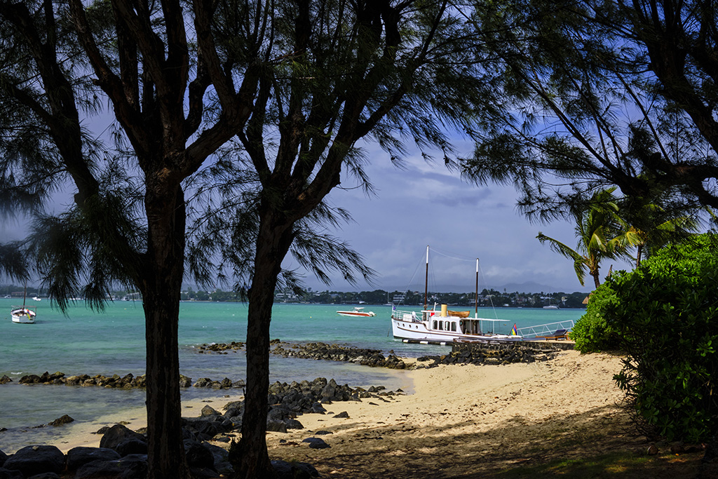 Combiné Azur Paradise 3* Adult Only + 15 & Gosun Beach Hotel 3*, Séjour Île Maurice par Ôvoyages