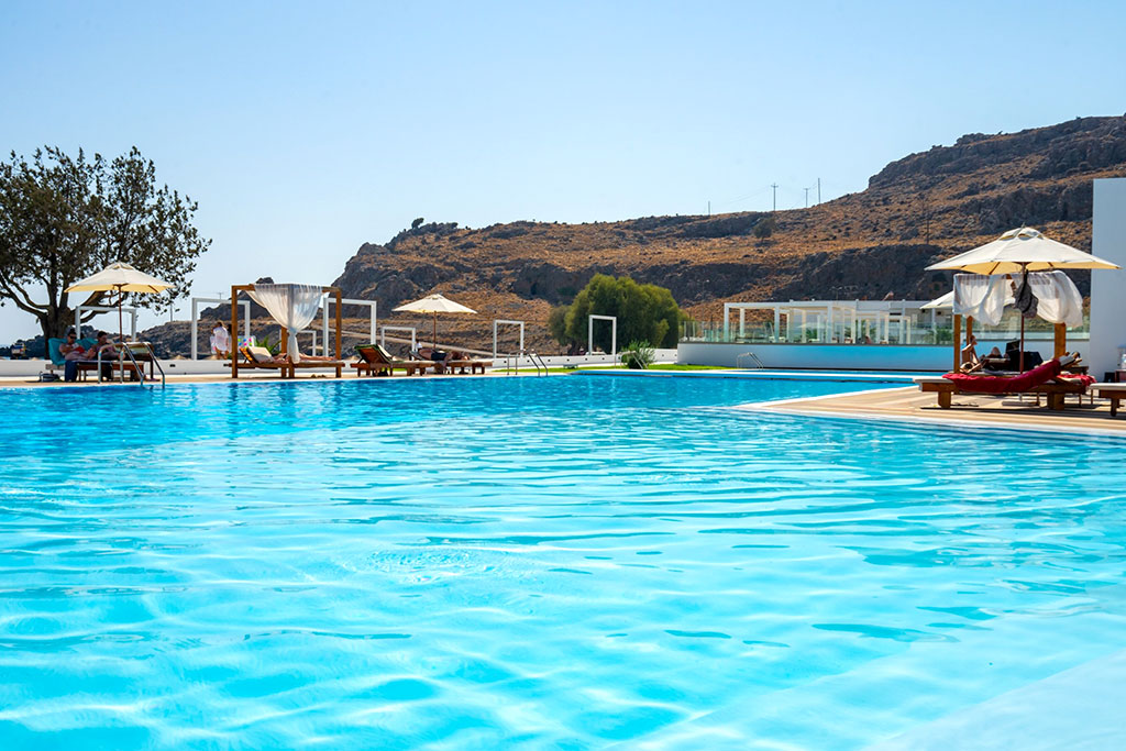 Kamari Plus Hotel 4*