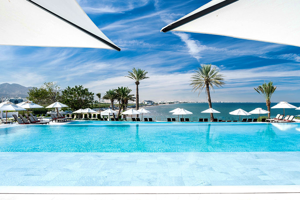 Crowne Plaza Muscat by IHG 4*