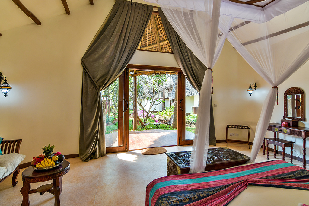 Ôcombiné Kena Beach Hotel 4* Sup & Safari 2 nuits dans le Selous en avion, Circuit Tanzanie, Zanzibar par Ôvoyages