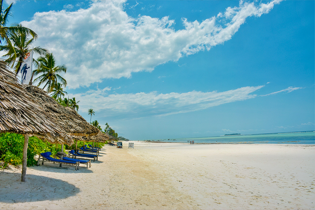 Ôcombiné Kena Beach Hotel 4* Sup & Safari 2 nuits dans le Selous en avion, Circuit Tanzanie, Zanzibar par Ôvoyages