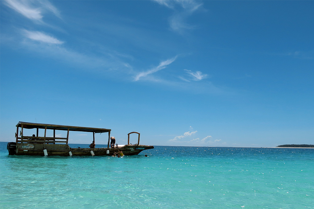 Ôcombiné Kena Beach Hotel 4* Sup & Safari 2 nuits dans le Selous en avion, Circuit Tanzanie, Zanzibar par Ôvoyages