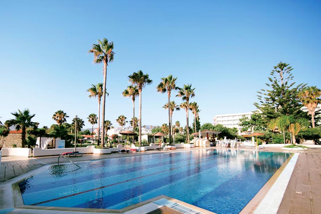 Atlantis Beach Hotel 4*