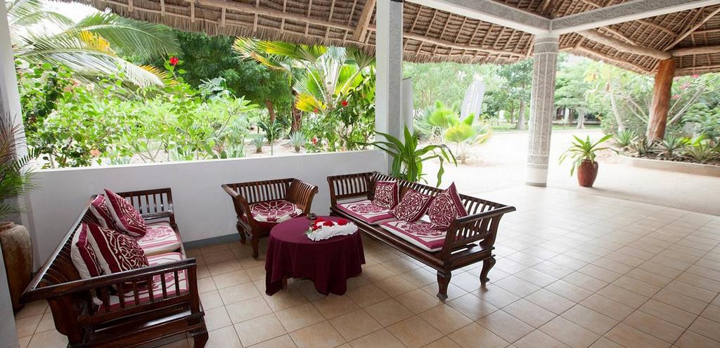 Hôtel Jaz Adonia Beach Resort 5* + Safari 2 nuits, Combiné Tanzanie, Zanzibar par Ôvoyages